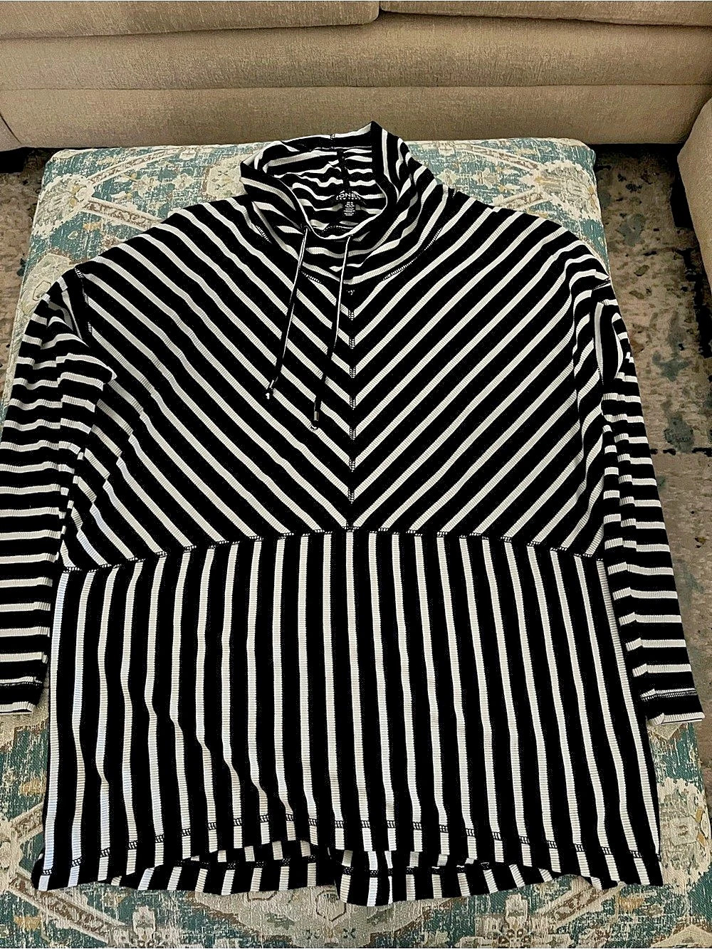 Jones New York Striped Tunic in Black & White Size Medium